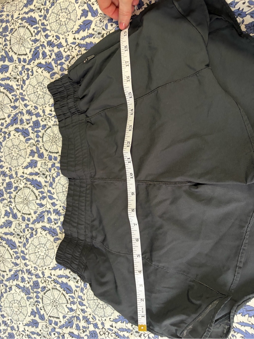 Lululemon size 10 like new Black Athletic Running Shorts - Picture 4 of 7
